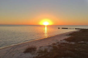 Oceanfront Stilt House with Deck on Private Beach!, Ocean Springs